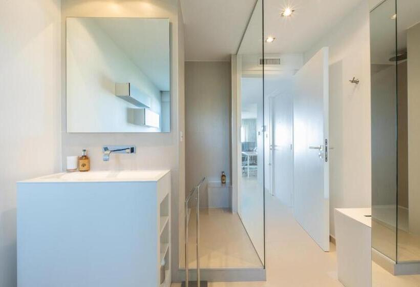 Elegant 3 Room Apartment With Terrace Pool & Island Views