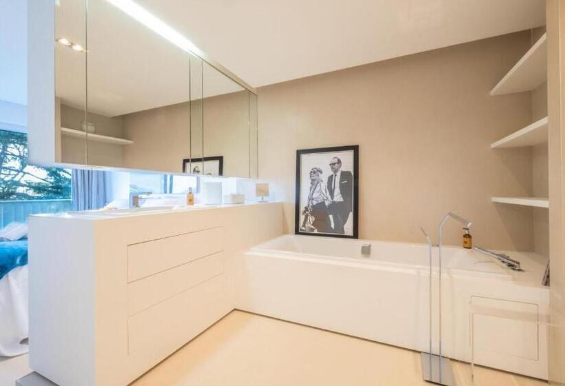 Elegant 3 Room Apartment With Terrace Pool & Island Views