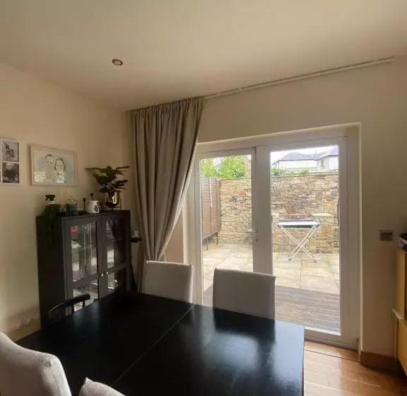 Town Villa With Charming Garden, Bbq Area & Sleeps 6