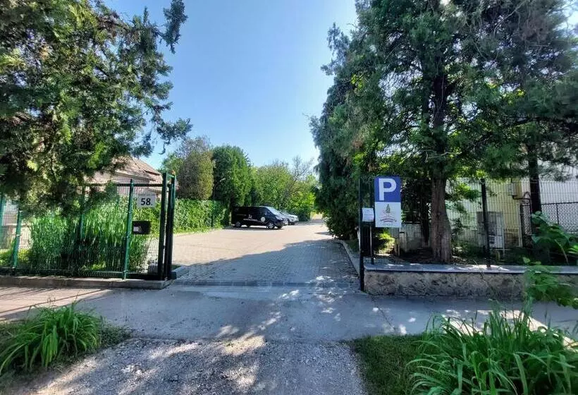 Aamiaismajoitus (B&B) Mamutfenyő Panzió