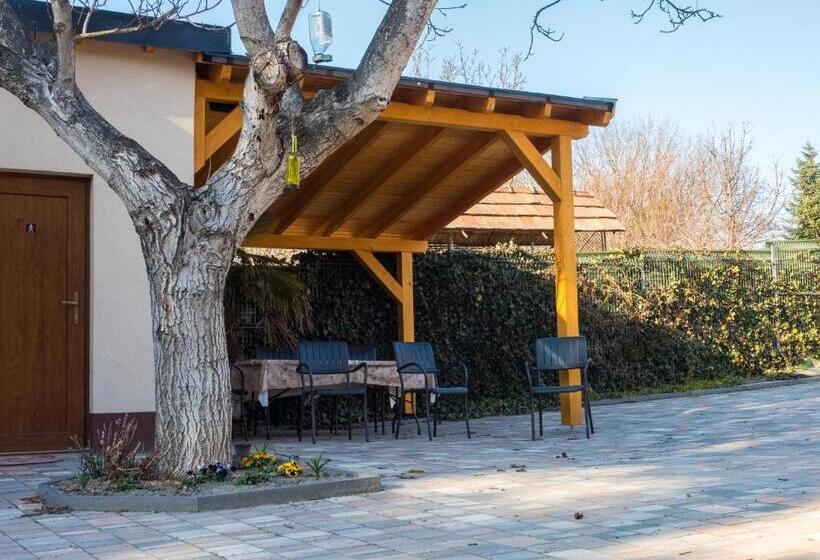 مبيت وإفطار Mamutfenyő Panzió