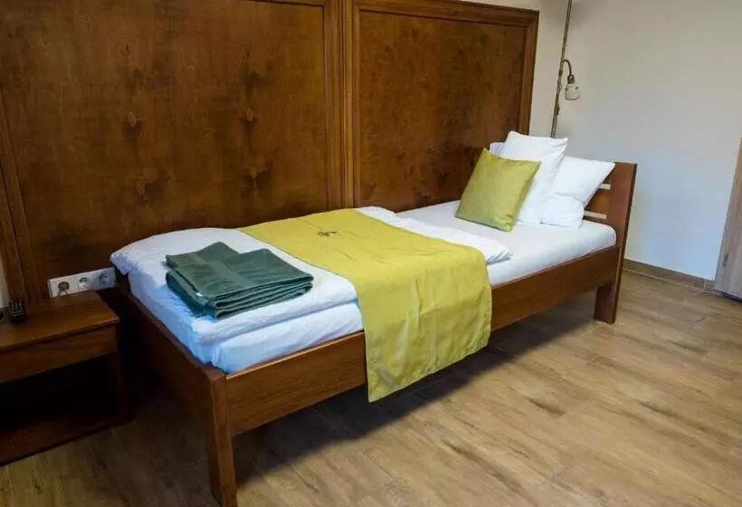 Aamiaismajoitus (B&B) Mamutfenyő Panzió