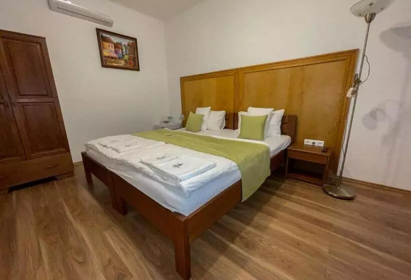 Aamiaismajoitus (B&B) Mamutfenyő Panzió