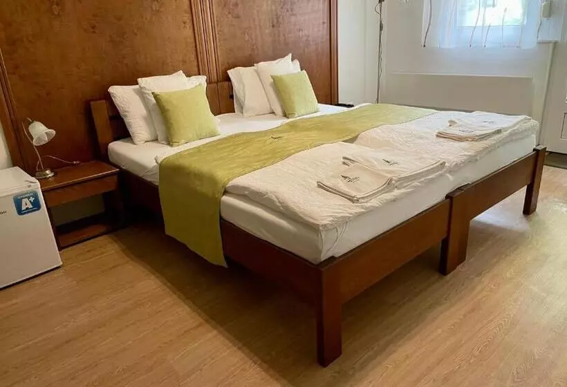 Aamiaismajoitus (B&B) Mamutfenyő Panzió