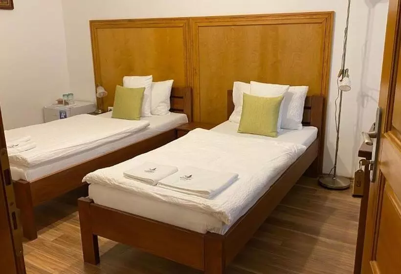 Aamiaismajoitus (B&B) Mamutfenyő Panzió