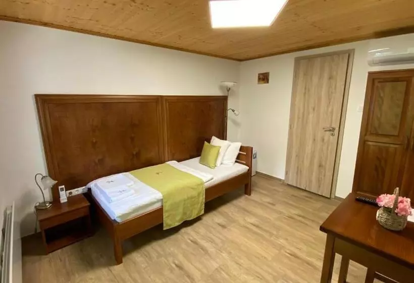 Aamiaismajoitus (B&B) Mamutfenyő Panzió