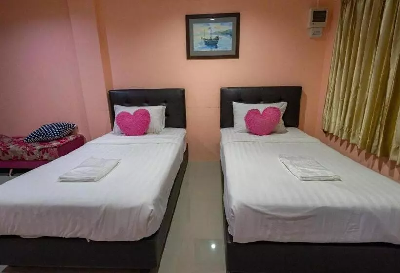 Hotelli บ้านทิพรัตน์ สัตหีบ