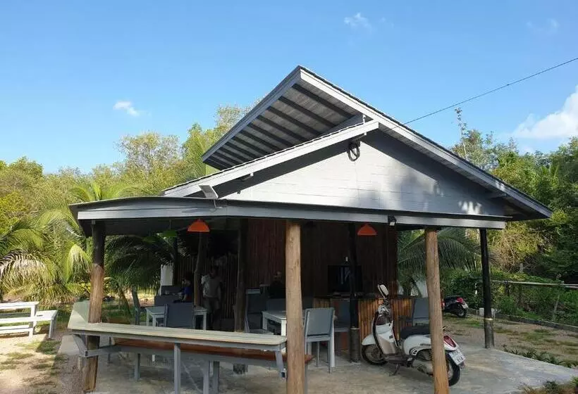 Hotelli Baan Suan Coconut Ko Yao Noi