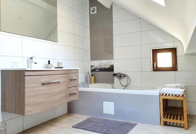 تختخواب و صبحانه Les étangs Du Thioux Guest House