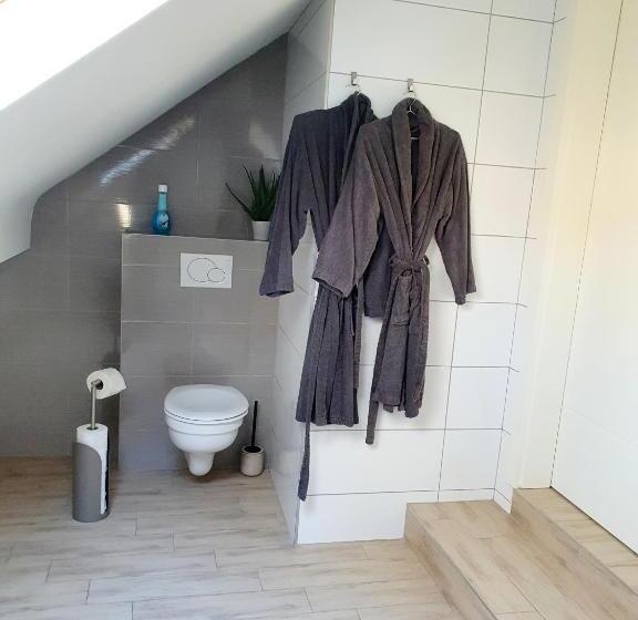 تختخواب و صبحانه Les étangs Du Thioux Guest House