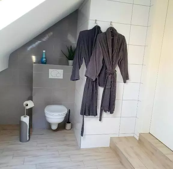 تختخواب و صبحانه Les étangs Du Thioux Guest House