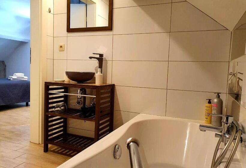 تختخواب و صبحانه Les étangs Du Thioux Guest House