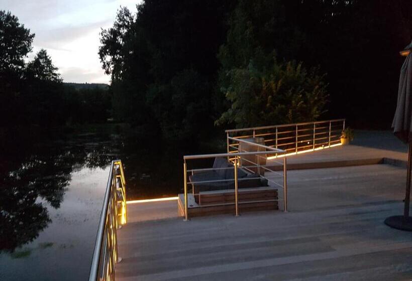 تختخواب و صبحانه Les étangs Du Thioux Guest House