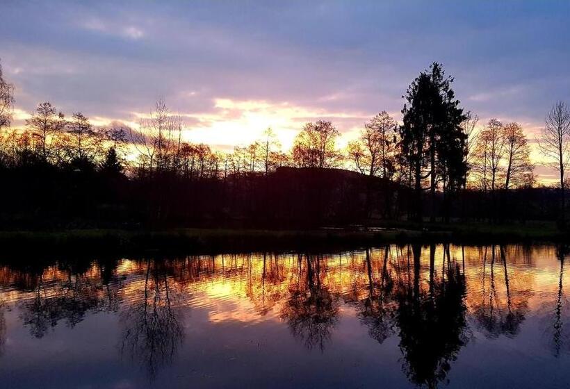 تختخواب و صبحانه Les étangs Du Thioux Guest House