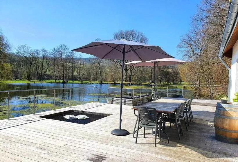 تختخواب و صبحانه Les étangs Du Thioux Guest House