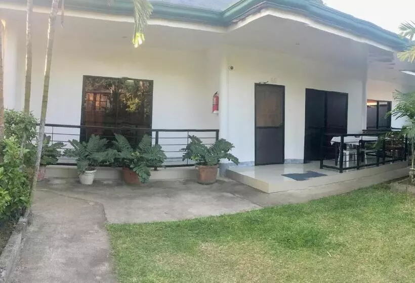 Majatalo Paguia’s Cottages