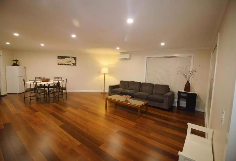 Majatalo Silver House   Melbourne Airport Accommodation