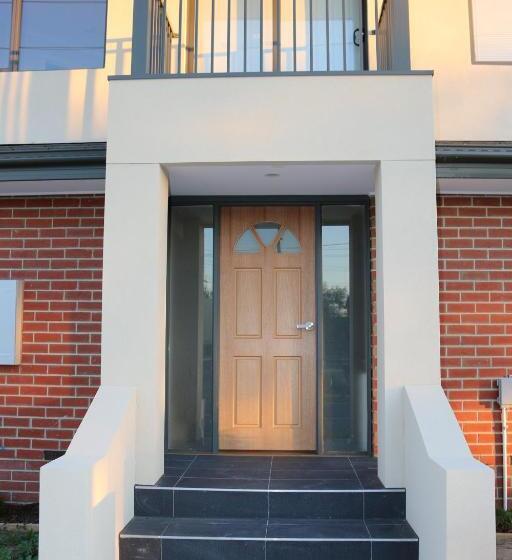 פנסיון Silver House   Melbourne Airport Accommodation