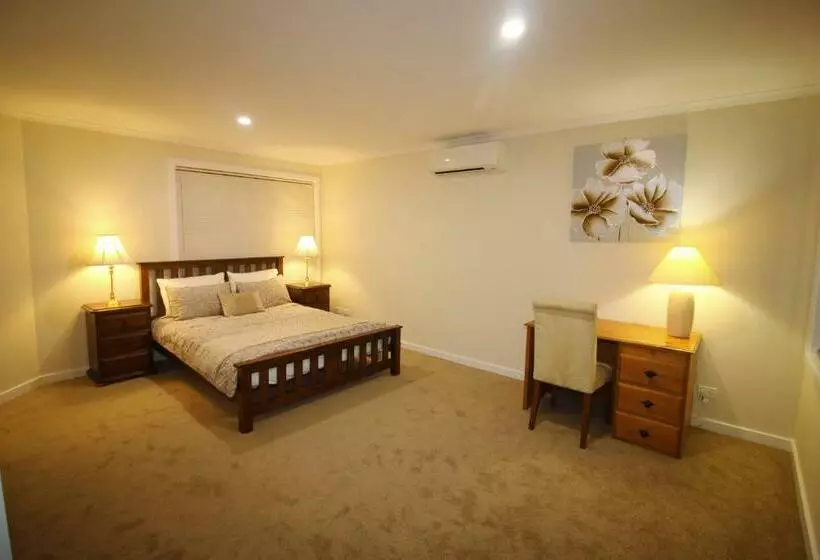 Majatalo Silver House   Melbourne Airport Accommodation