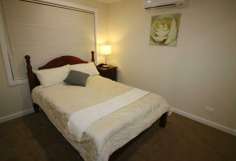 פנסיון Silver House   Melbourne Airport Accommodation
