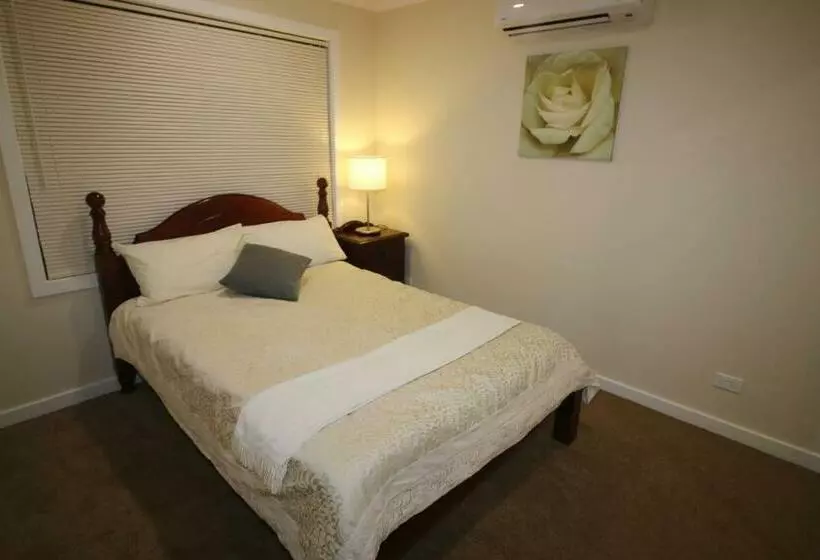 Majatalo Silver House   Melbourne Airport Accommodation