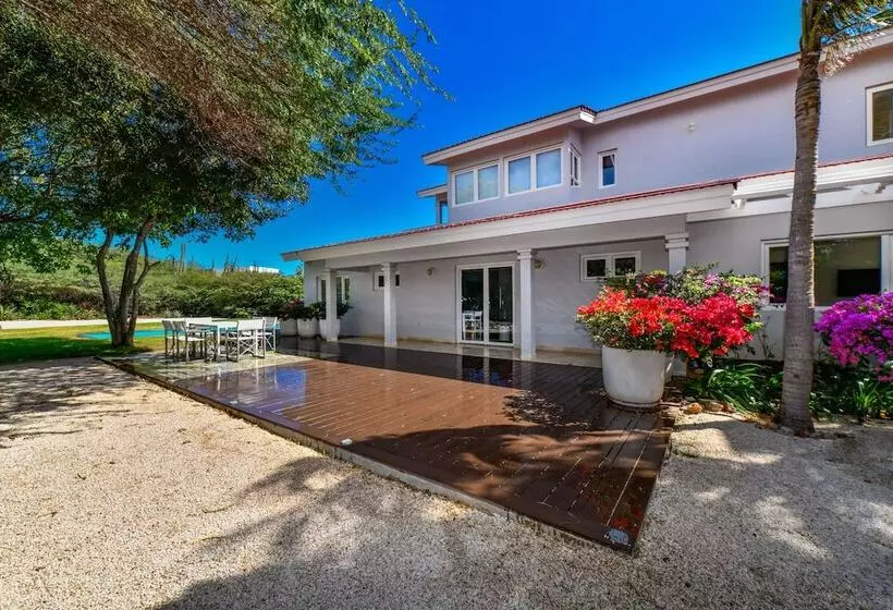 Beach Front Luxury Villa! Boca Catalina Malmok!