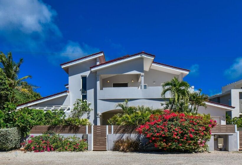 Beach Front Luxury Villa! Boca Catalina Malmok!