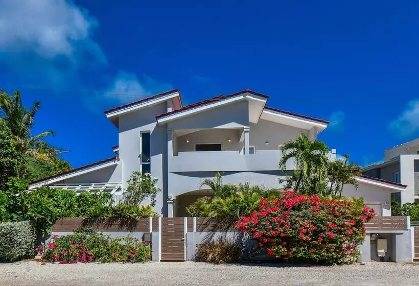 Beach Front Luxury Villa! Boca Catalina Malmok!