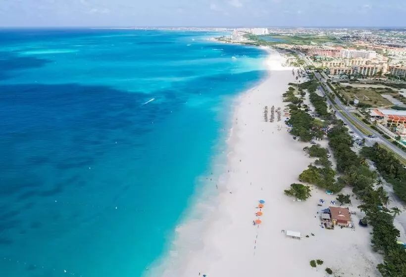 Beach Front Luxury Villa! Boca Catalina Malmok!