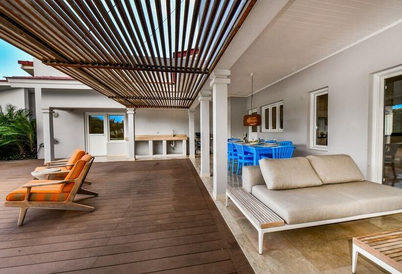 Beach Front Luxury Villa! Boca Catalina Malmok!