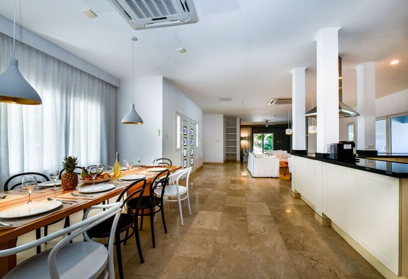 Beach Front Luxury Villa! Boca Catalina Malmok!