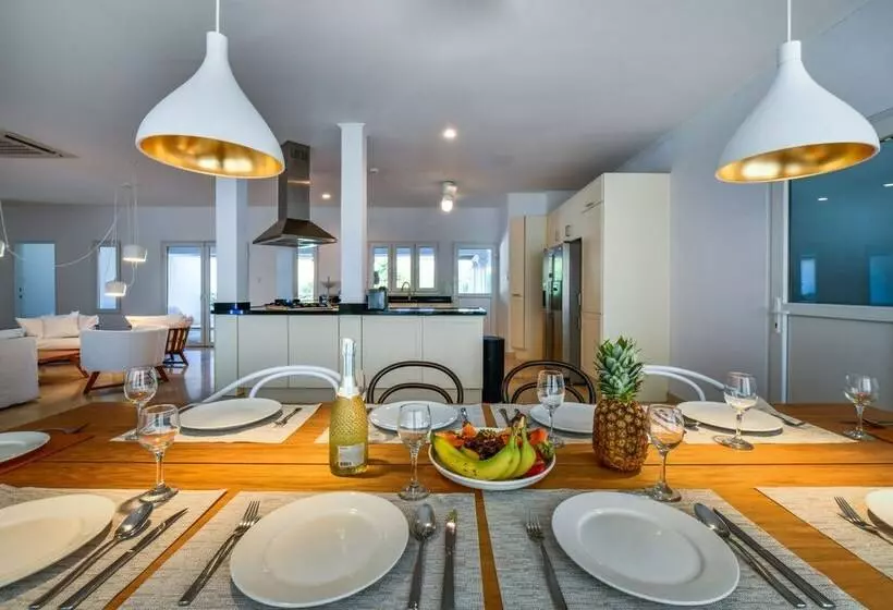 Beach Front Luxury Villa! Boca Catalina Malmok!