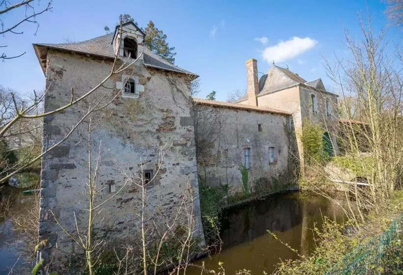 ペンション Château De La Tourlandry