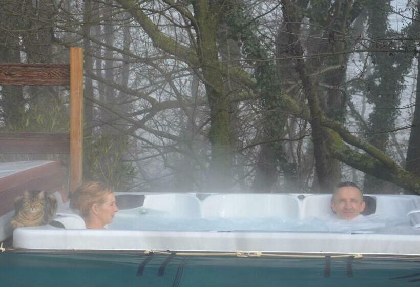 مبيت وإفطار Domaine Insolite Du Petit Moras