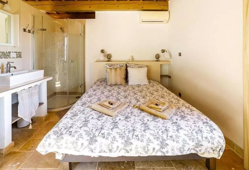 Aamiaismajoitus (B&B) O Patio Du Mas