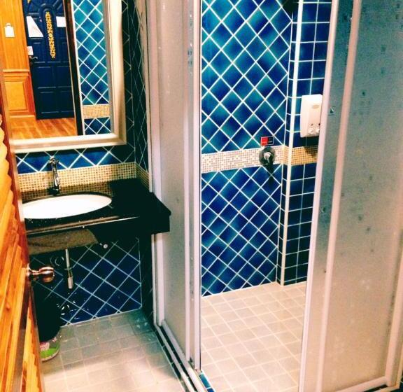 هتل Baan Tawan Shine Surin