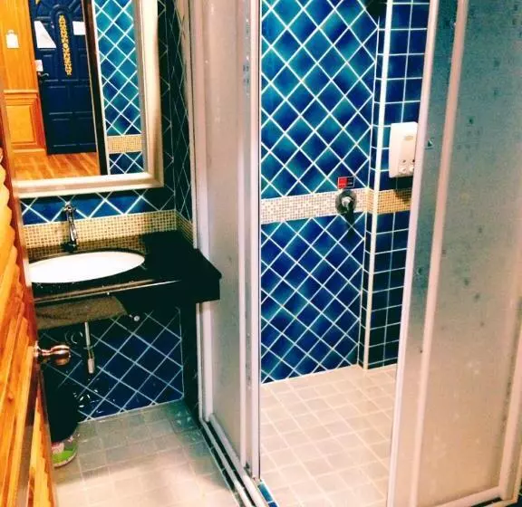 هتل Baan Tawan Shine Surin