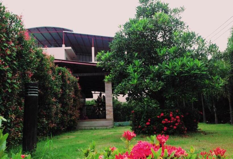 هتل Baan Tawan Shine Surin