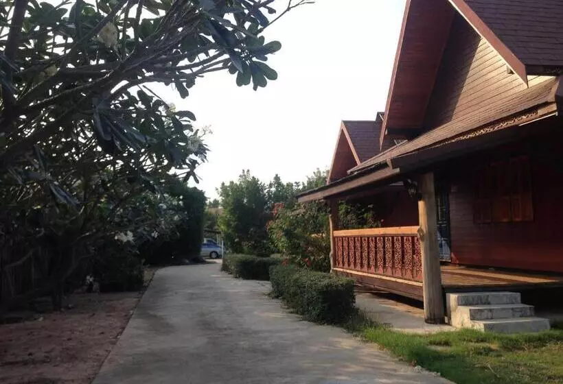 هتل Baan Tawan Shine Surin