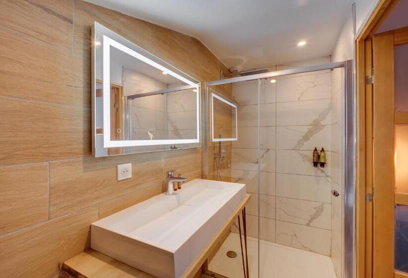 ホテル Hôtel Une Chambre En Ville