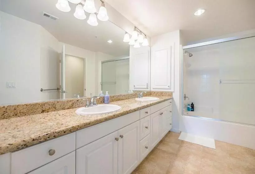 Irvine Spectrum 2 Bedrooms/2 Bathrooms/kitchen/pool/apartment