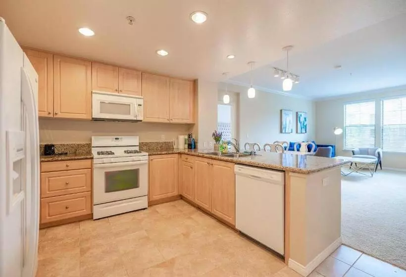 Irvine Spectrum 2 Bedrooms/2 Bathrooms/kitchen/pool/apartment