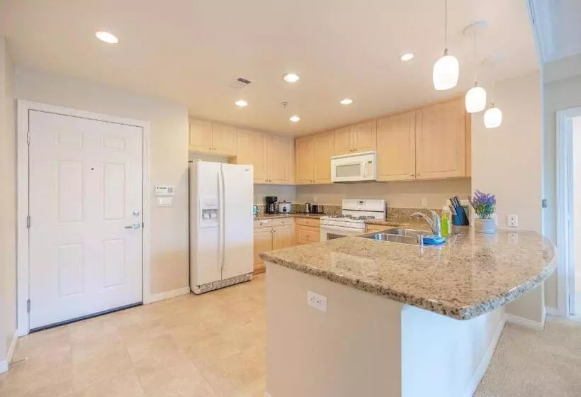 Irvine Spectrum 2 Bedrooms/2 Bathrooms/kitchen/pool/apartment