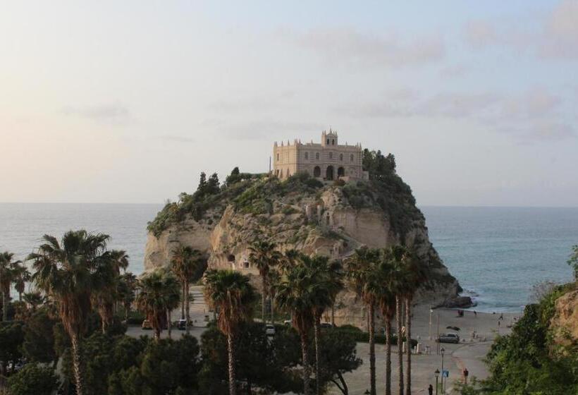 پانسیون Don Francisco Rooms   Tropea