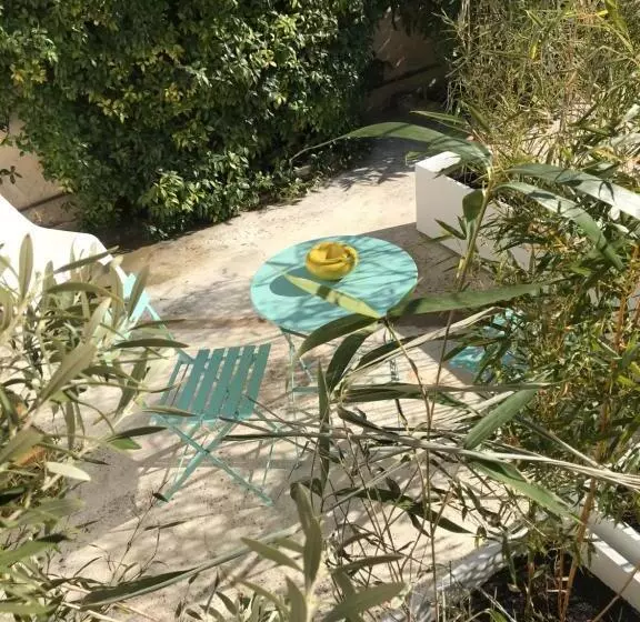 Majatalo Plan De Cuques T2