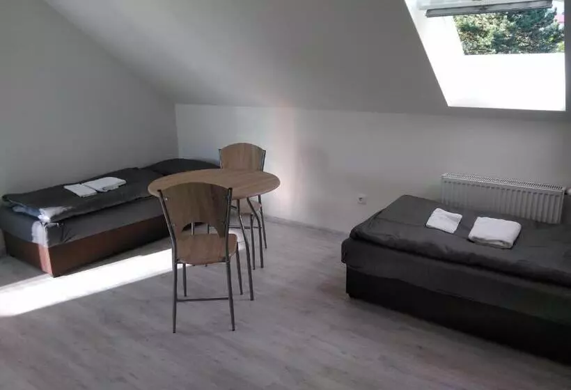 Majatalo Vinotéka U Kozů