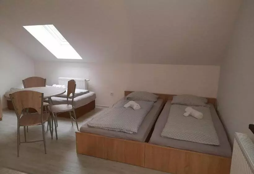 Majatalo Vinotéka U Kozů