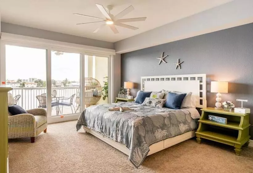 Waterfront  3br   2kings  Pool Balcony   Beach