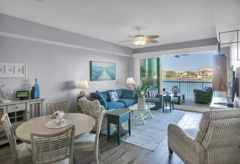 Waterfront  3br   2kings  Pool Balcony   Beach