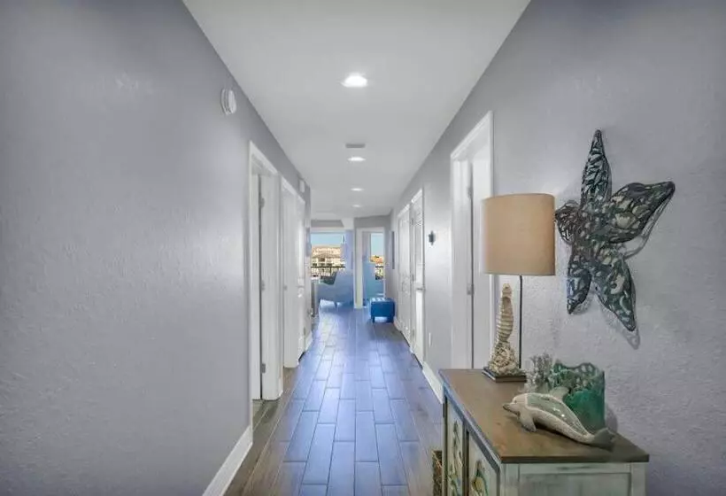 Waterfront  3br   2kings  Pool Balcony   Beach